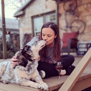 Meet your Posher, Stance